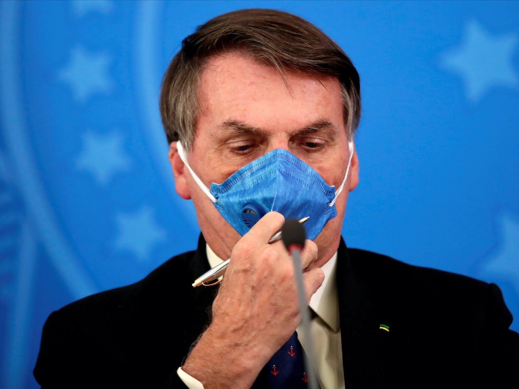 Brazilian President Jair Bolsonaro was with the US ambassador to Brazil just days before testing positive for COVID-19